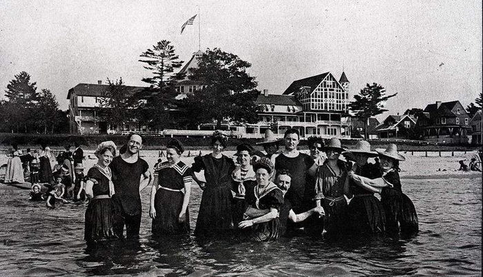Avery Beach Casino - 1902 Photo From Historical Association Of South Haven (newer photo)